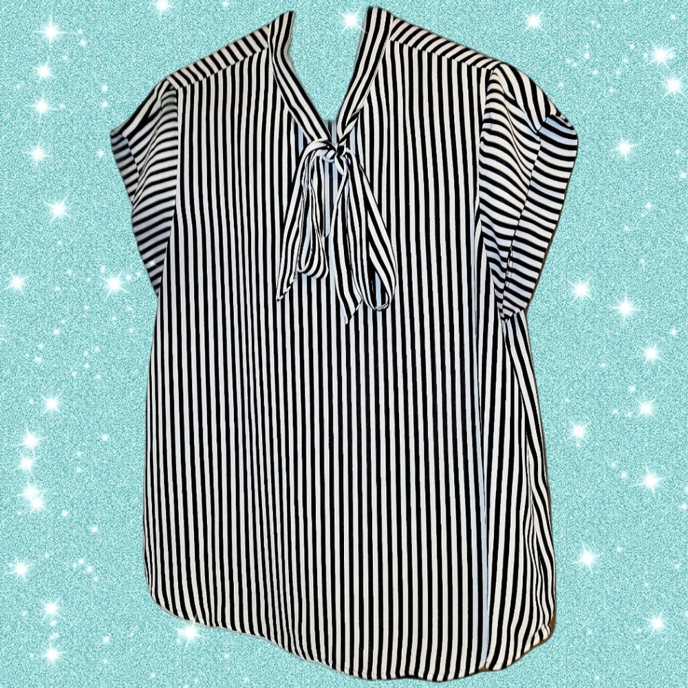 Lily White | Women's Stripe B&W Short Sleeve Office Top Size M/L